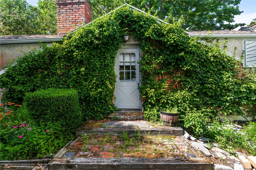 97 Harrison Avenue, Unit P1 Newport, RI 02840 - Photo 12 of 43 The original Potting Shed