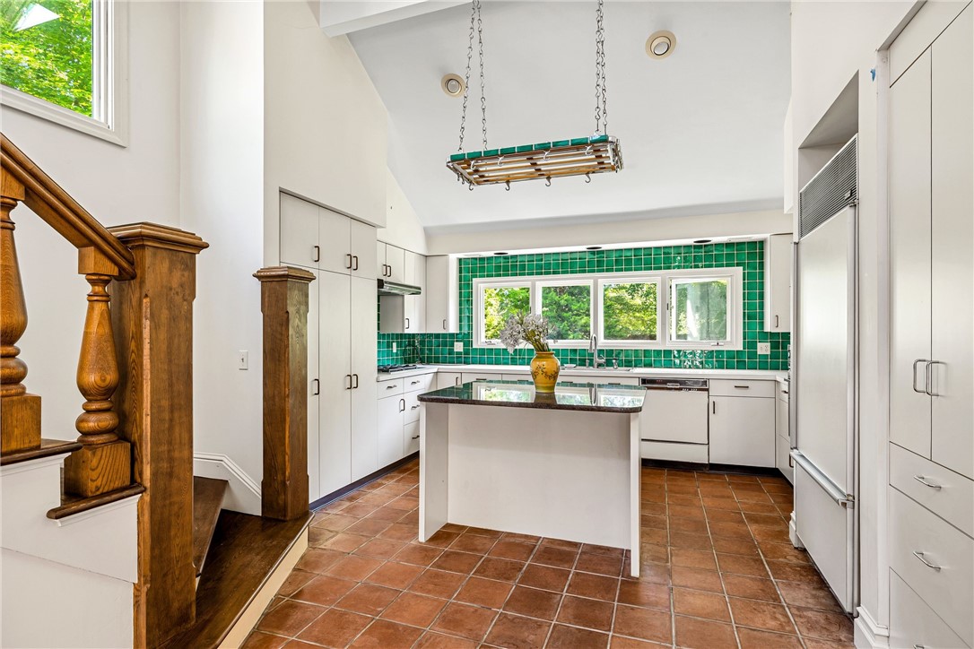 97 Harrison Avenue, Unit P1 Newport, RI 02840 - Photo 22 of 43 Kitchen