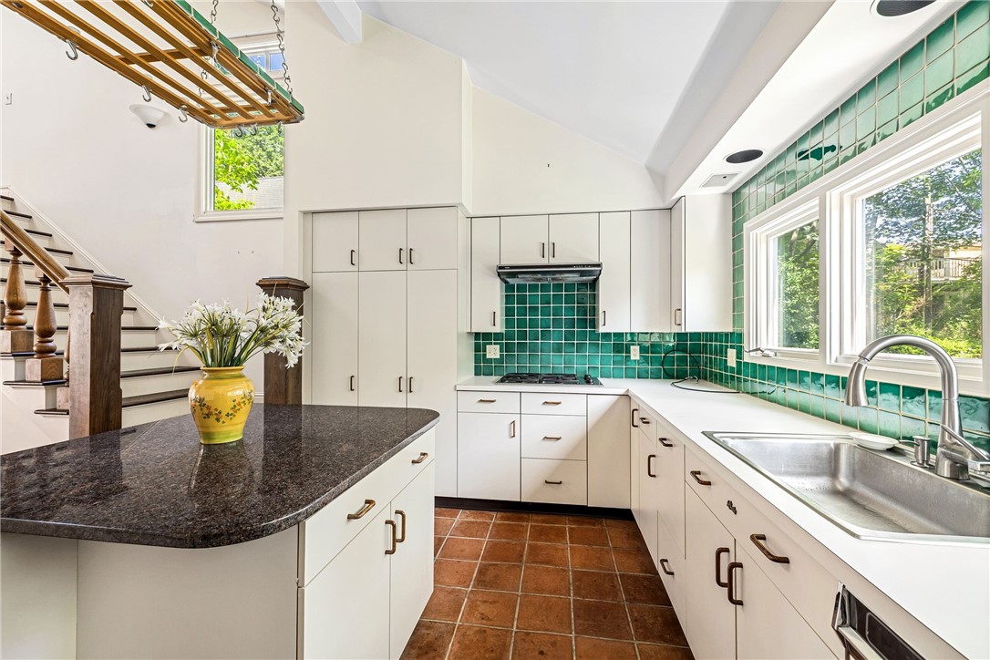 97 Harrison Avenue, Unit P1 Newport, RI 02840 - Photo 23 of 43 Kitchen