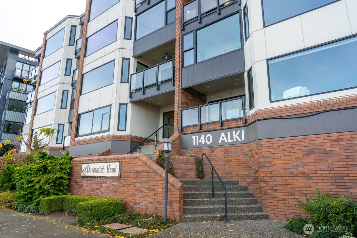 1140 Alki Avenue Southwest, Unit 303 Seattle, WA 98116 - Photo 1 of 28