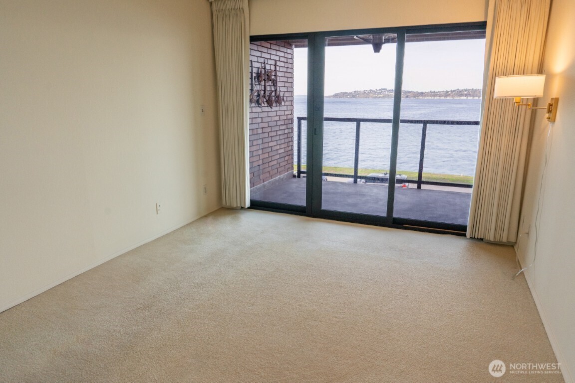 1140 Alki Avenue Southwest, Unit 303 Seattle, WA 98116 - Photo 17 of 28