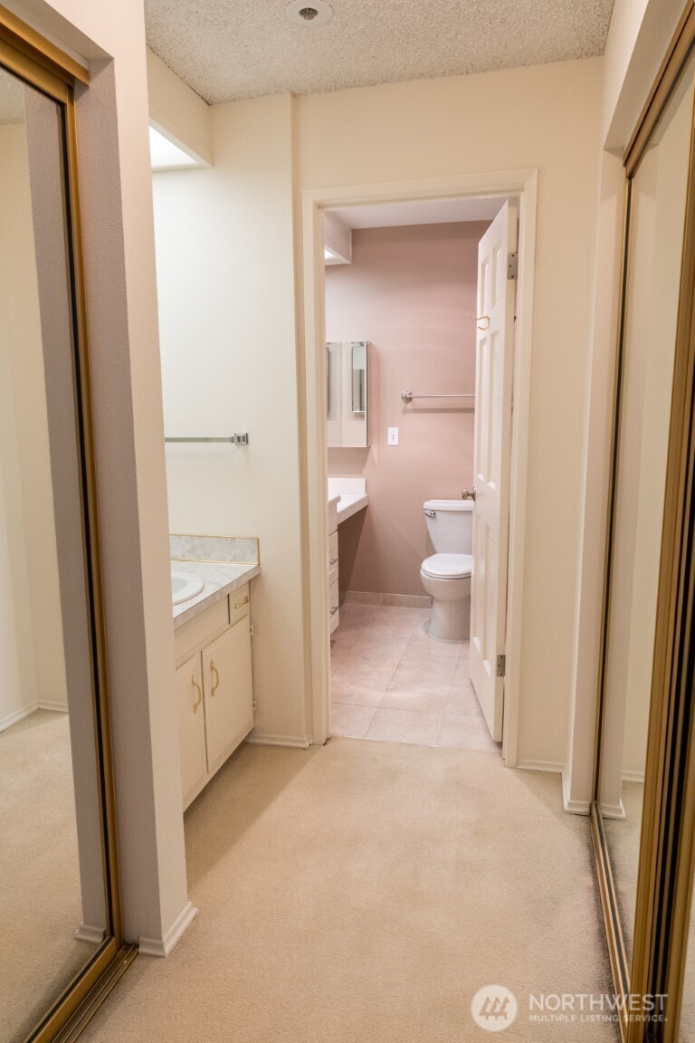 1140 Alki Avenue Southwest, Unit 303 Seattle, WA 98116 - Photo 19 of 28