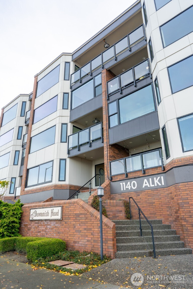 1140 Alki Avenue Southwest, Unit 303 Seattle, WA 98116 - Photo 25 of 28