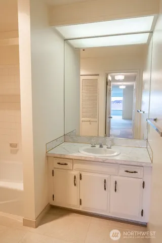 $3,500 | 1140 Alki Avenue Southwest, Unit 303, Seattle, WA 98116