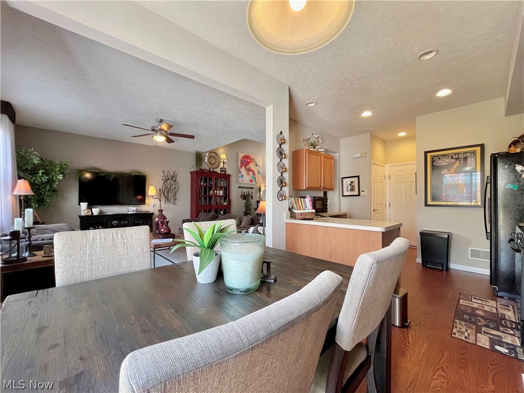 991 Croghan Way Akron, OH 44321 - Photo 8 of 25 Dining area with slider to patio.