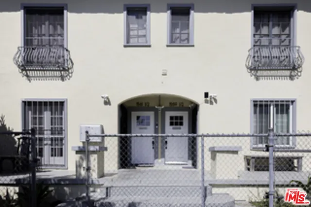 $3,200 | 1559 1/2 South Harvard Boulevard, Los Angeles, CA 90006