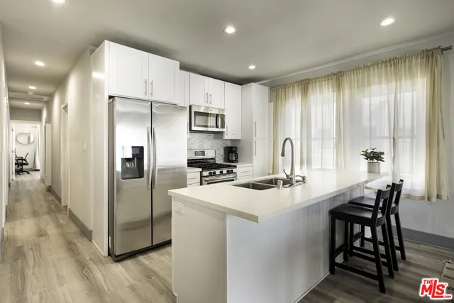 $3,200 | 1559 1/2 South Harvard Boulevard, Los Angeles, CA 90006