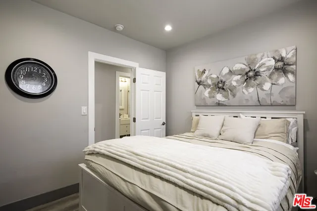 $3,200 | 1559 1/2 South Harvard Boulevard, Los Angeles, CA 90006