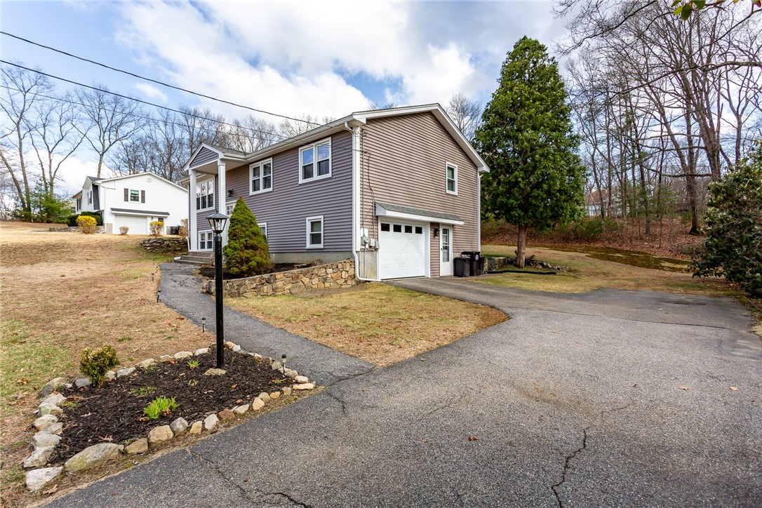 33 Harkness Road North Smithfield, RI 02896 - Photo 3 of 24