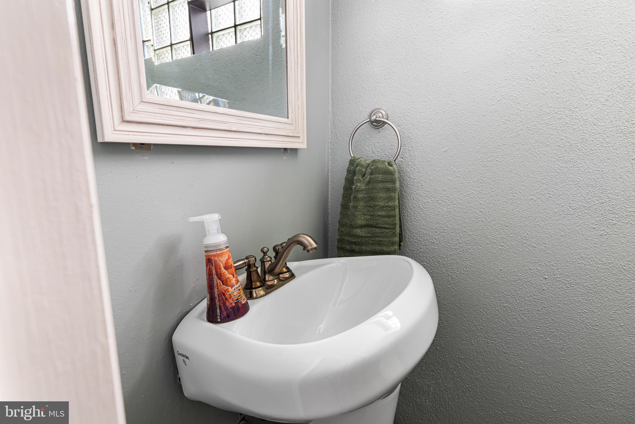 407 Goodwin Road Hatboro, PA 19040 - Photo 26 of 31 half bath