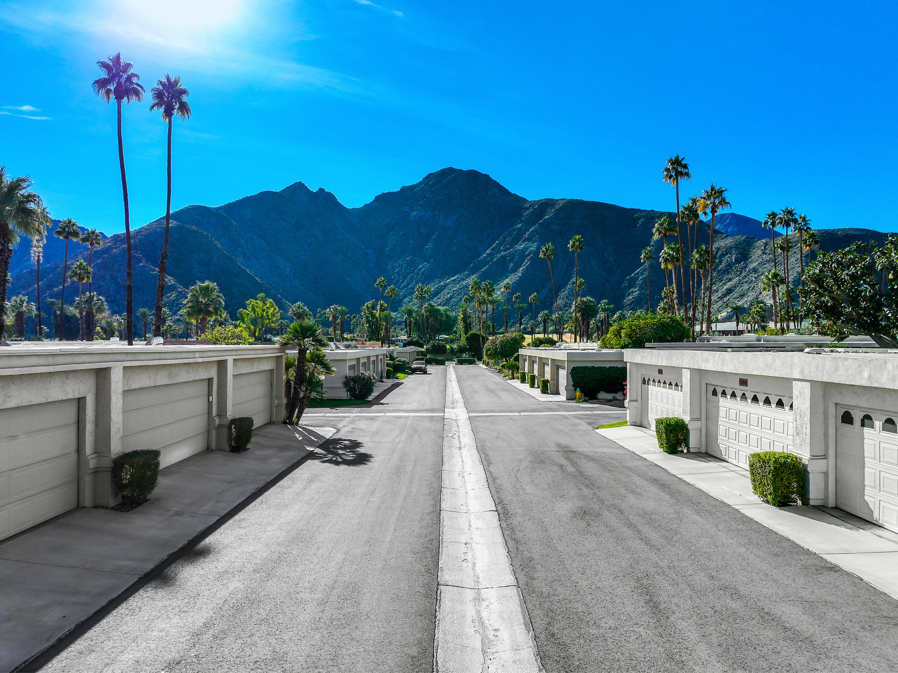 45705 Hopi Road Indian Wells, CA 92210 - Photo 22 of 25 a view of a terrace with a garden