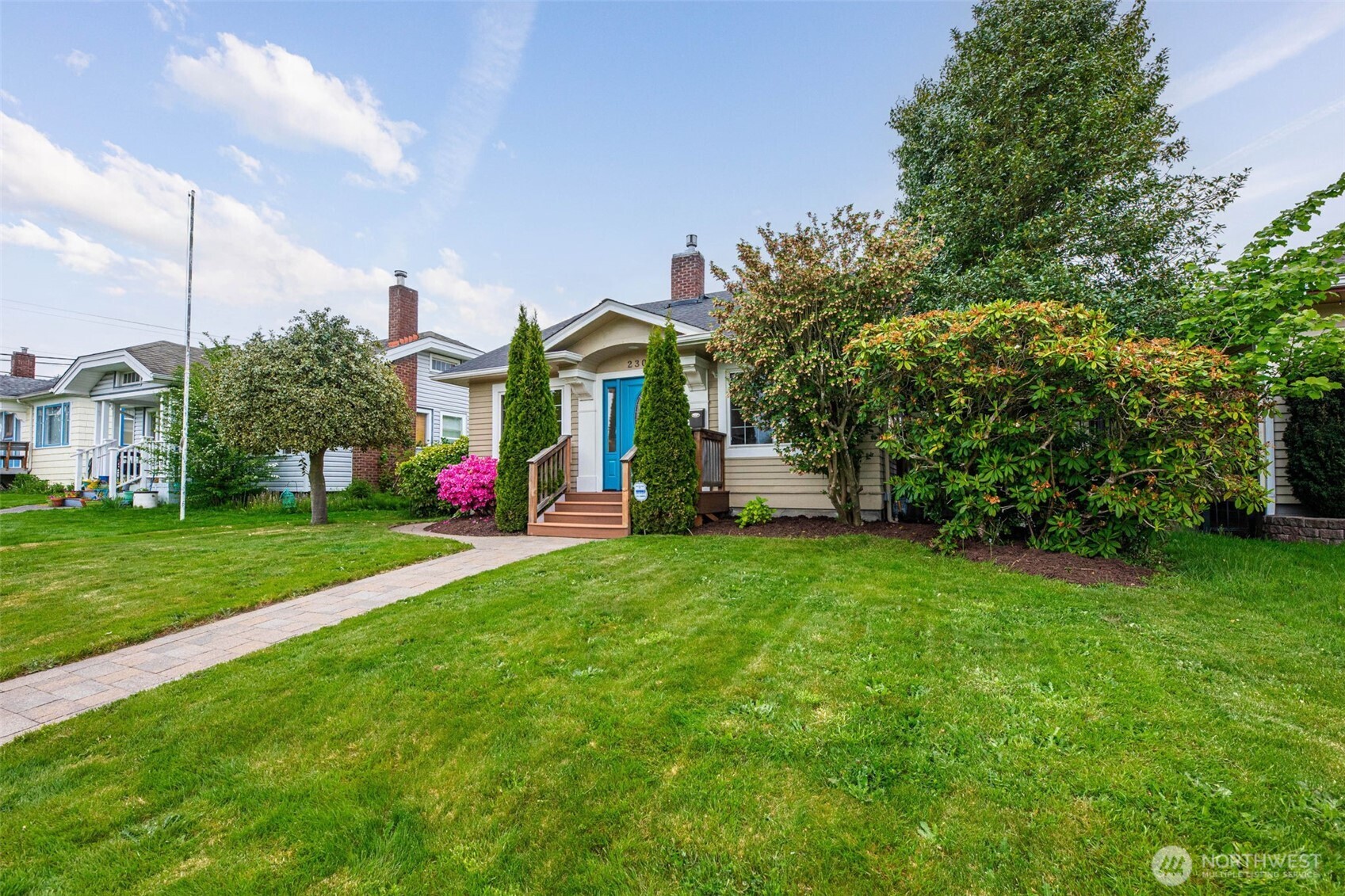 2309 State Street Everett, WA 98201 - Photo 2 of 26