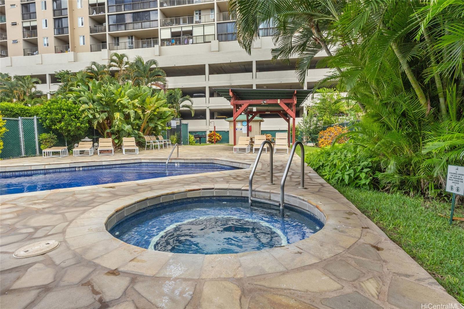 2916 Date Street, Unit 6G Honolulu, HI 96816 - Photo 17 of 20 a view of a swimming pool with sitting area