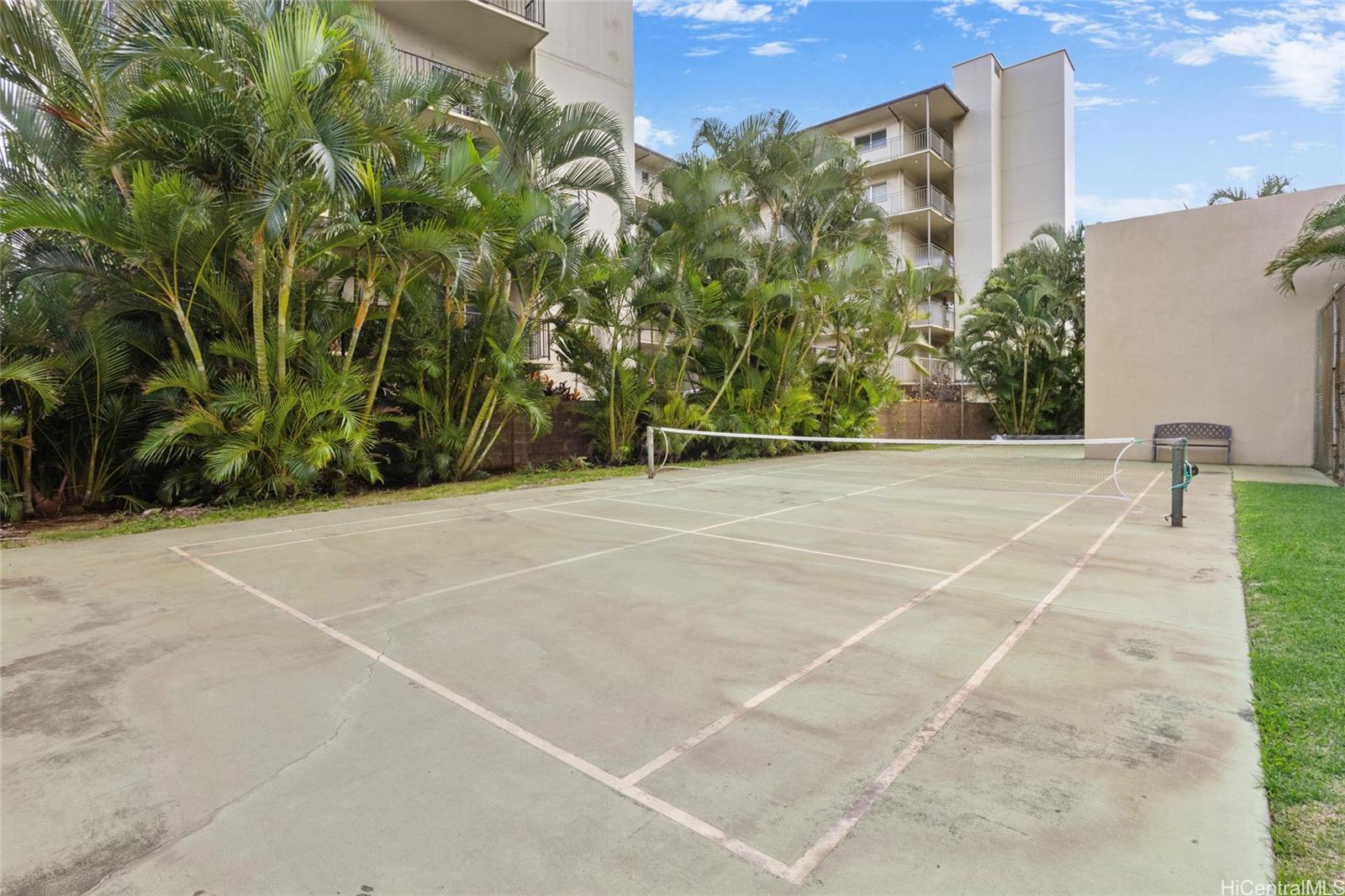 2916 Date Street, Unit 6G Honolulu, HI 96816 - Photo 18 of 20 a view of a basket ball ground