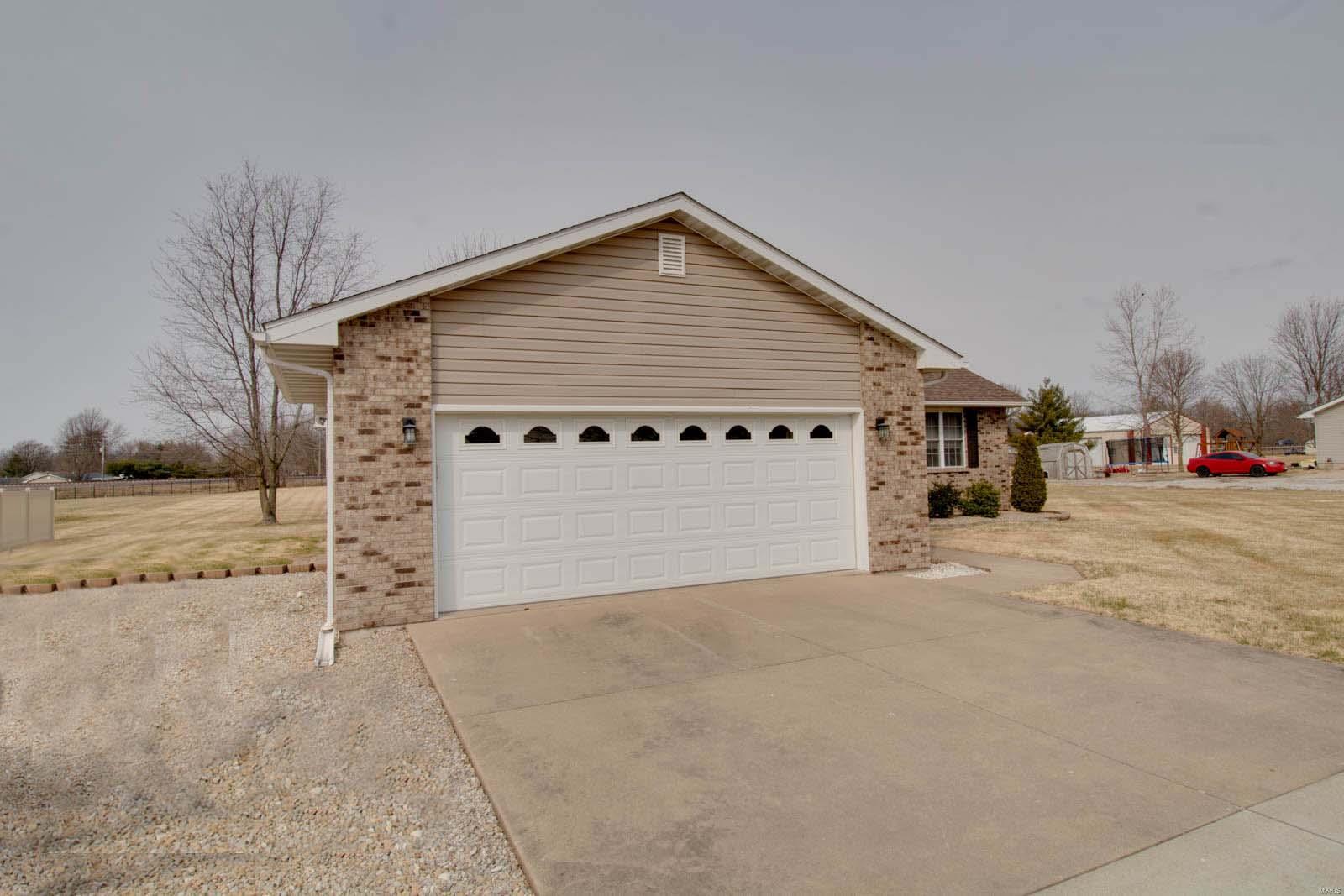 15143 North Humbert Road Brighton, IL 62012 - Photo 3 of 35