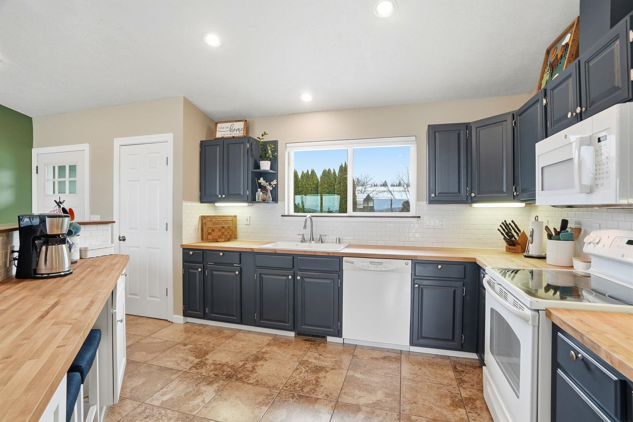 14211 South Keeney Road Spokane, WA 99224 - Photo 8 of 47