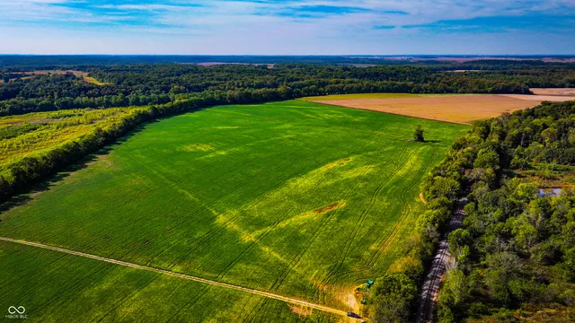 $1 | 2 East 100th Road, Worthington, IN 47471