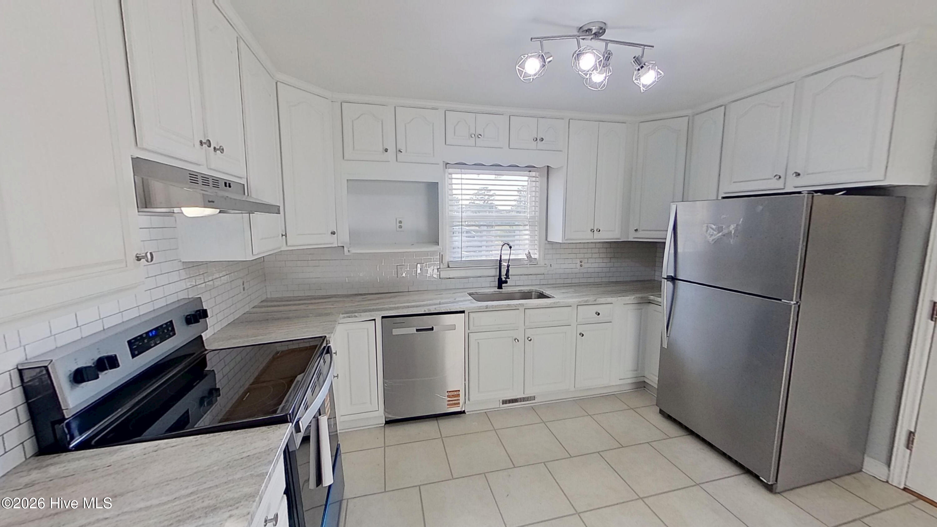 639 North College Road Wilmington, NC 28405 - Photo 5 of 25 05- 639 N College Rd