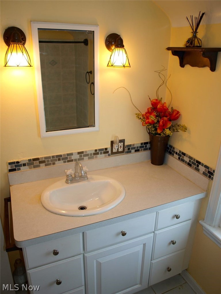 3919 Orchard Road Cleveland Heights, OH 44121 - Photo 12 of 35 2nd floor bathroom sink