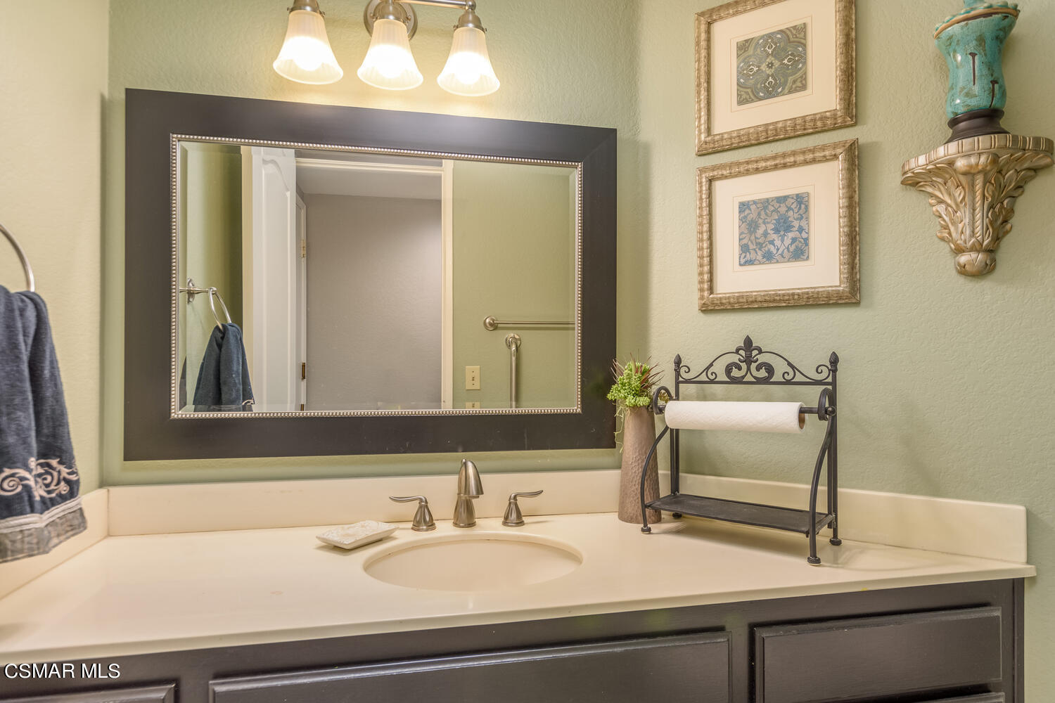 657 Galloping Hill Road Simi Valley, CA 93065 - Photo 12 of 34 a bathroom with a sink and a mirror