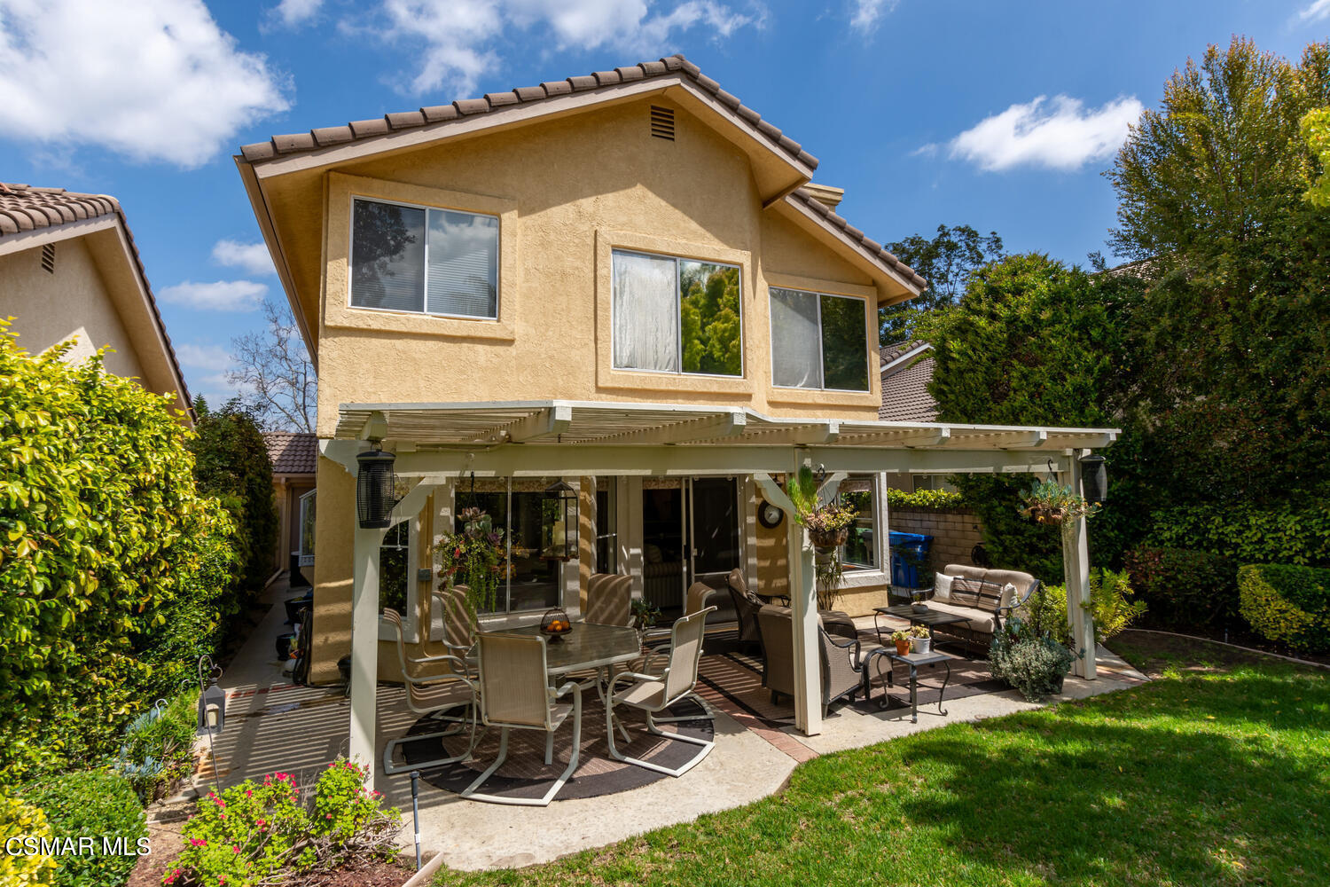 657 Galloping Hill Road Simi Valley, CA 93065 - Photo 26 of 34 a view of outdoor sitting area with furniture and garden