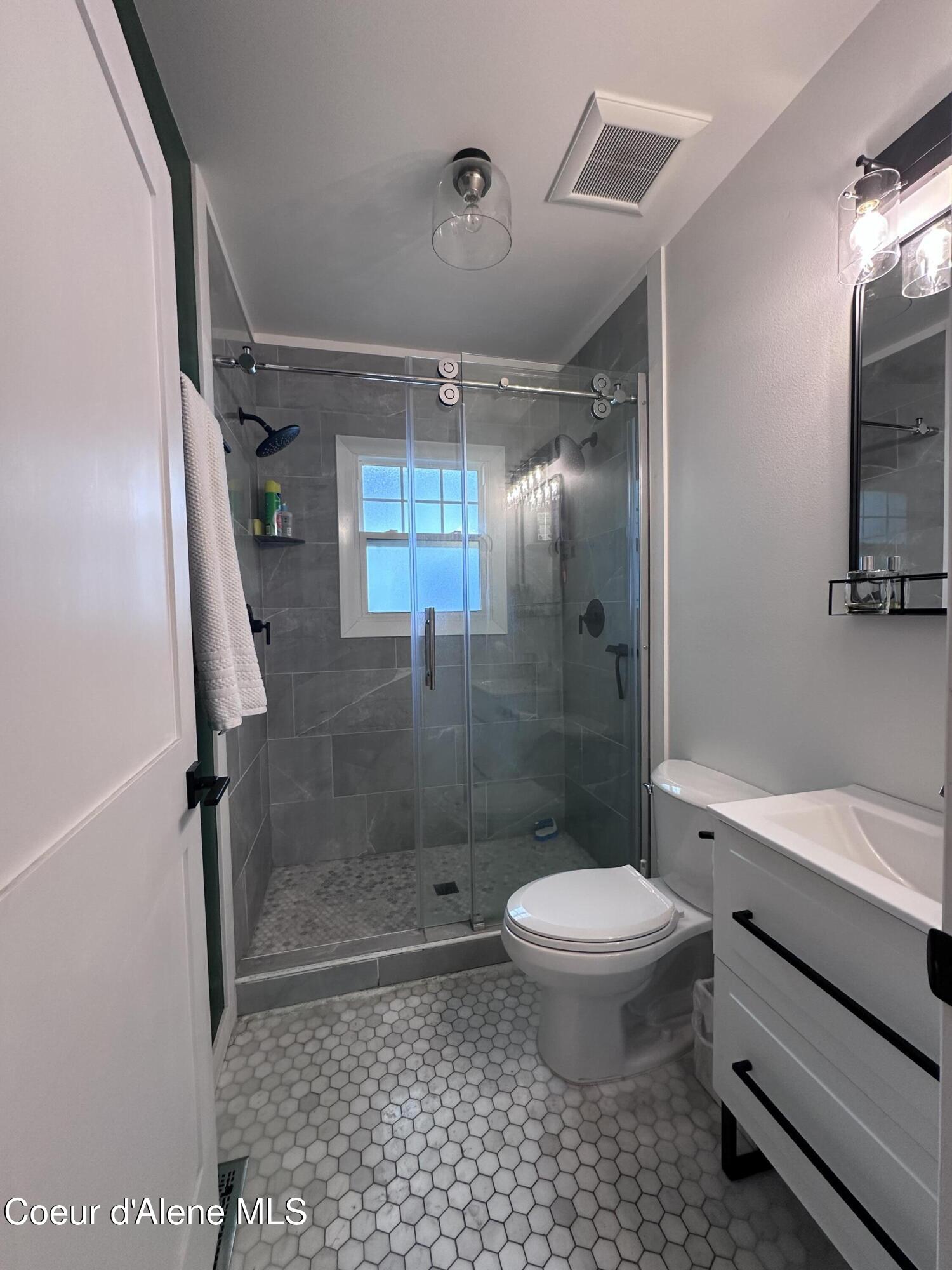 1424 East Garden Avenue Coeur D'Alene, ID 83814 - Photo 7 of 14 Main Bathroom Upstairs