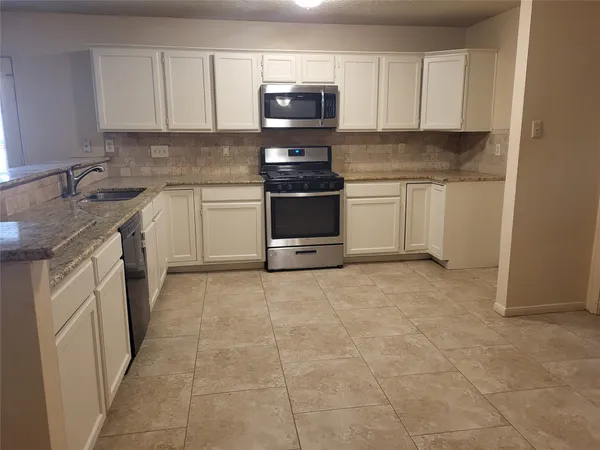 $2,500 | 7223 Yardley Drive, Katy, TX 77494