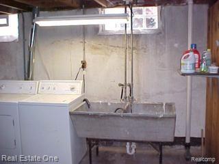 914 Sherbourne Street Inkster, MI 48141 - Photo 23 of 24 Laundry