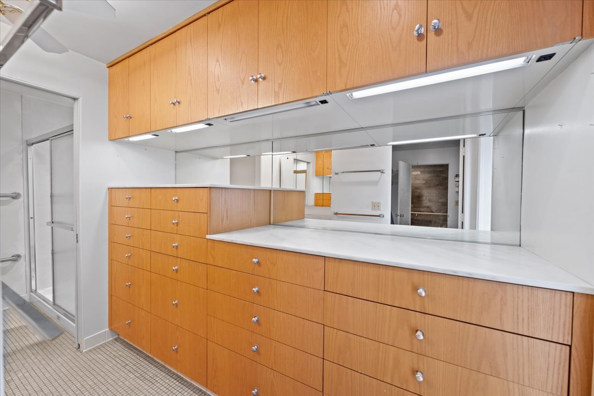 1730 West Galena Boulevard, Unit 402E Aurora, IL 60506 - Photo 20 of 26 a kitchen with a sink and cabinets