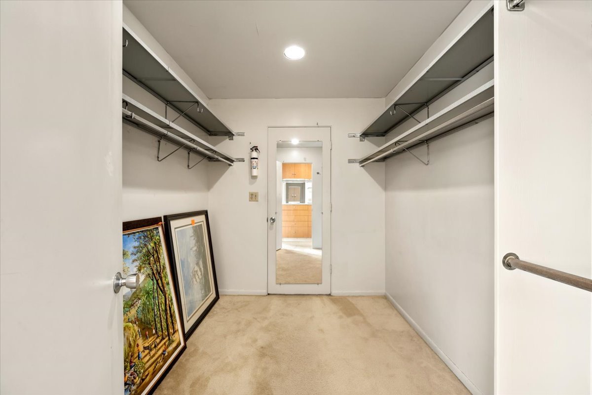 1730 West Galena Boulevard, Unit 402E Aurora, IL 60506 - Photo 22 of 26 a view of an entryway