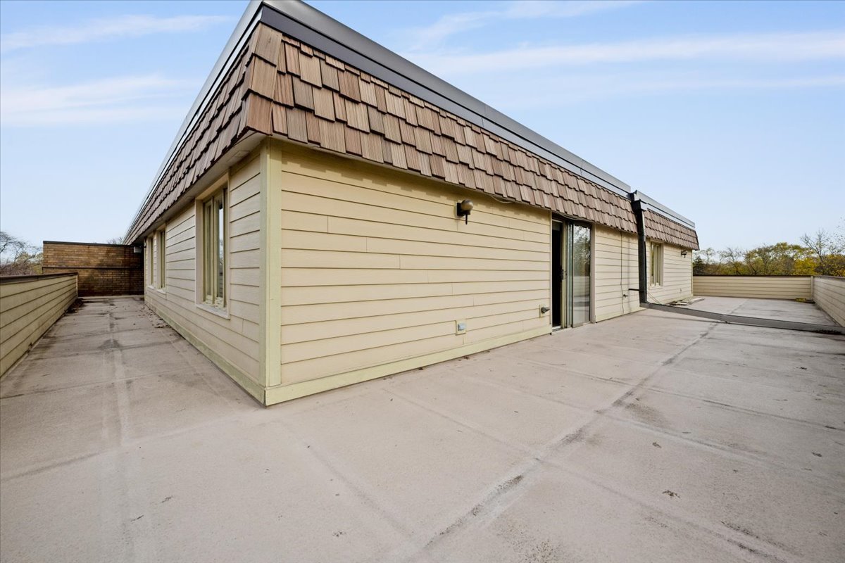 1730 West Galena Boulevard, Unit 402E Aurora, IL 60506 - Photo 6 of 26 a view of a house with a yard