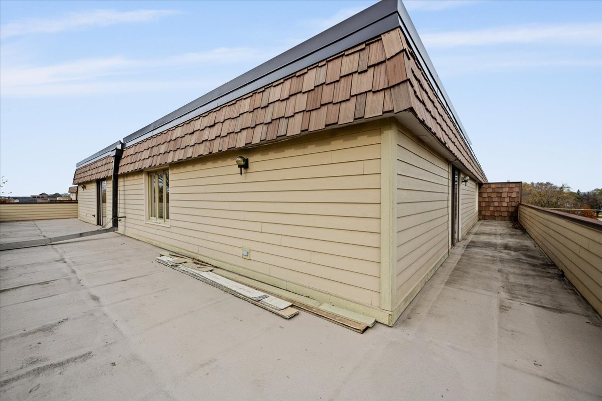 1730 West Galena Boulevard, Unit 402E Aurora, IL 60506 - Photo 7 of 26 a view of a house with a balcony