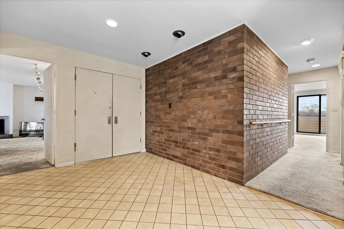 1730 West Galena Boulevard, Unit 402E Aurora, IL 60506 - Photo 8 of 26