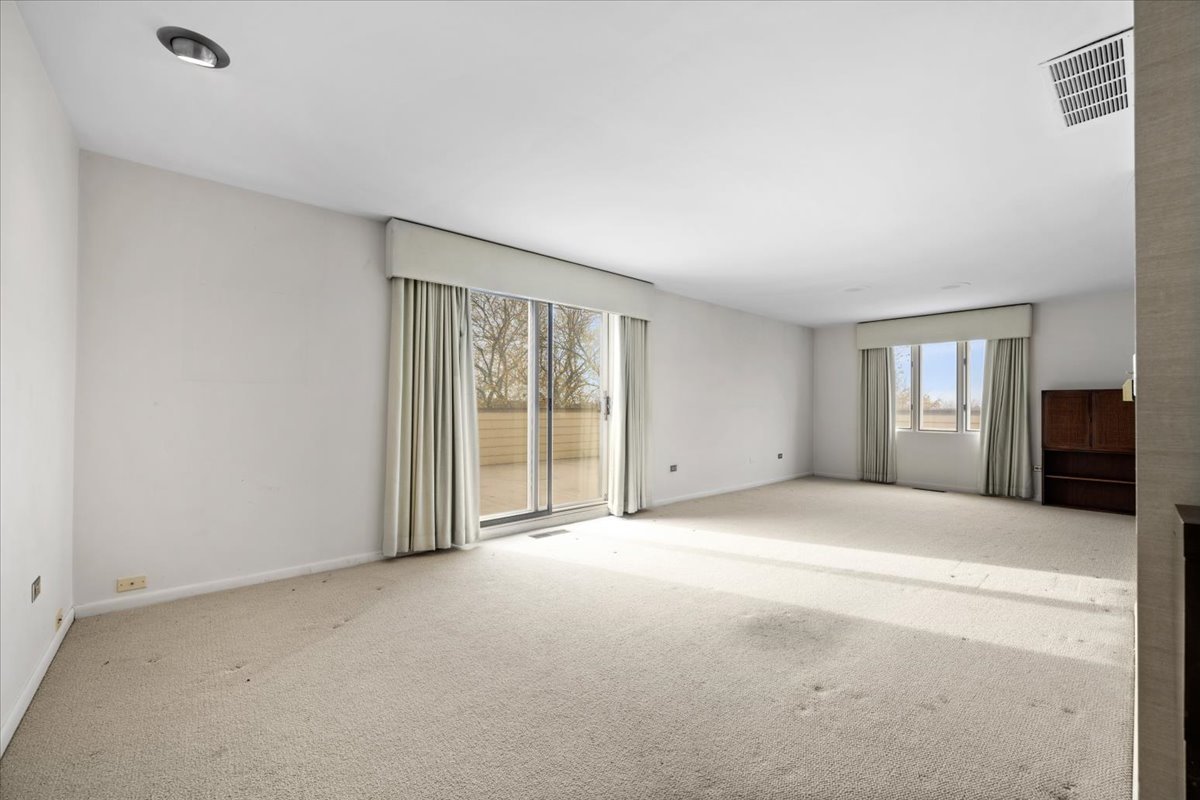 1730 West Galena Boulevard, Unit 402E Aurora, IL 60506 - Photo 9 of 26 a view of an empty room with a window