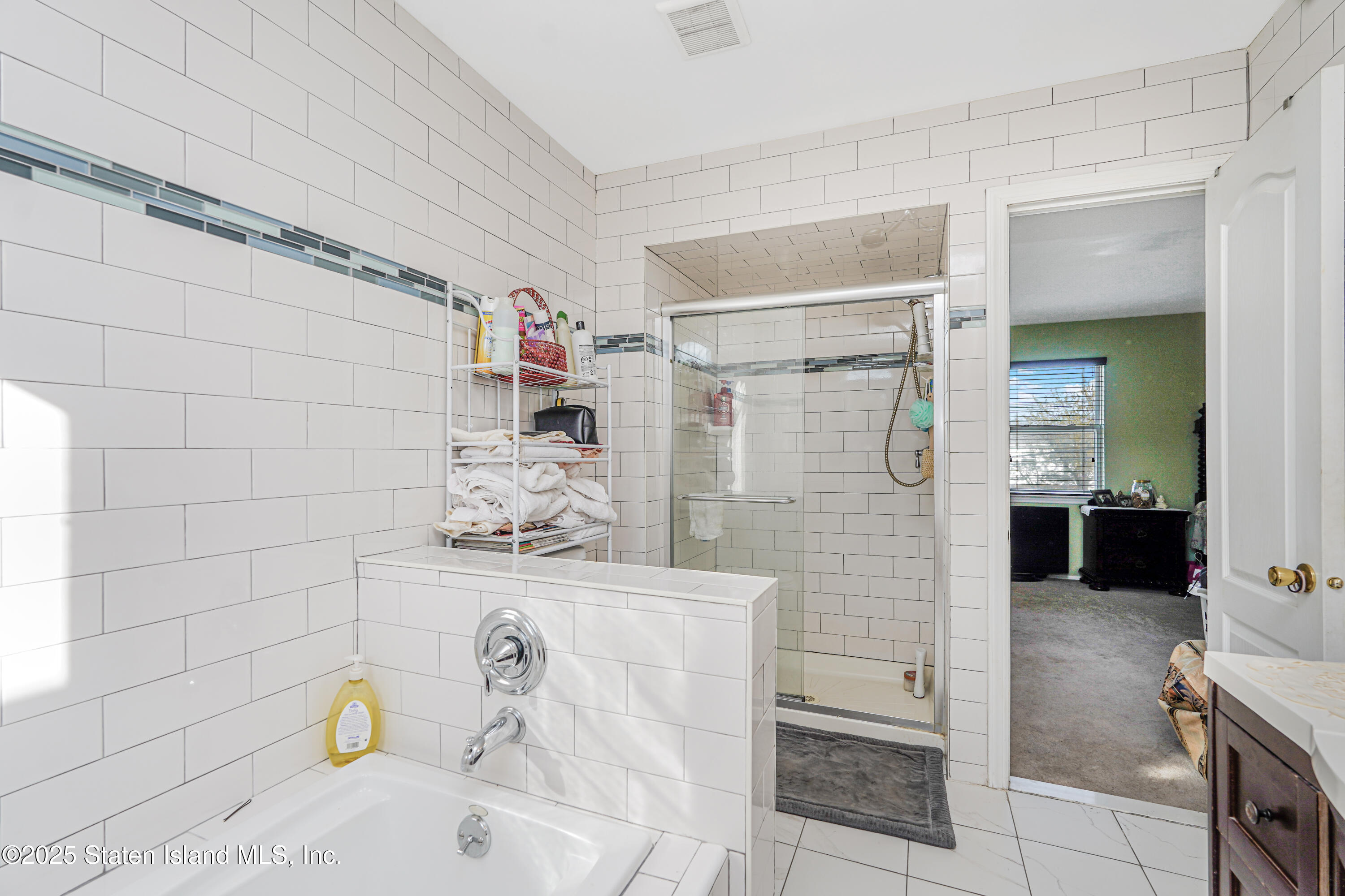 68 Erika Loop Staten Island, NY 10312 - Photo 14 of 29 Photo Apr 24 2025, 4 24 47 AM