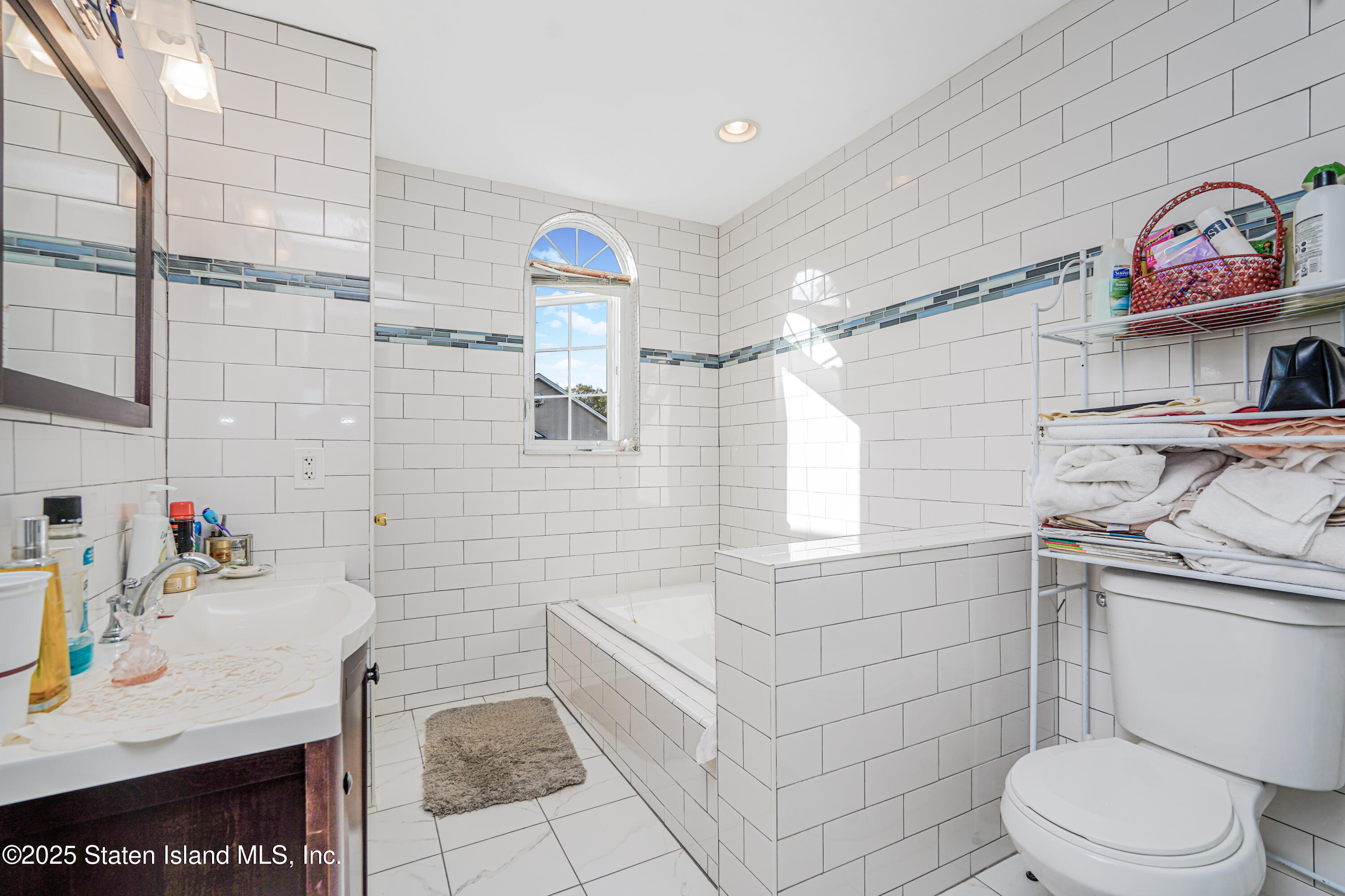 68 Erika Loop Staten Island, NY 10312 - Photo 15 of 29 Photo Apr 24 2025, 4 24 33 AM