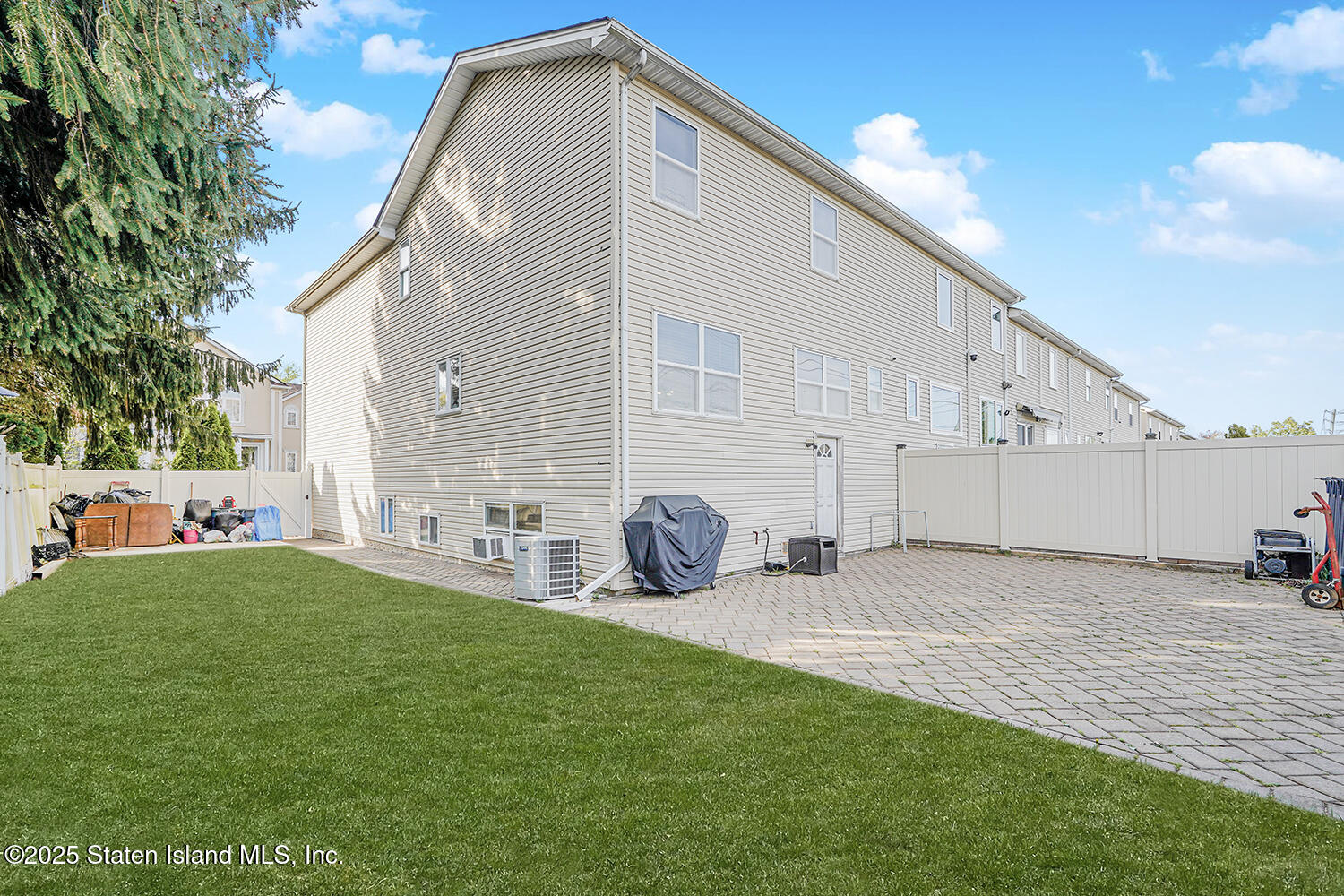 68 Erika Loop Staten Island, NY 10312 - Photo 29 of 29 Photo Apr 24 2025, 4 20 14 AM