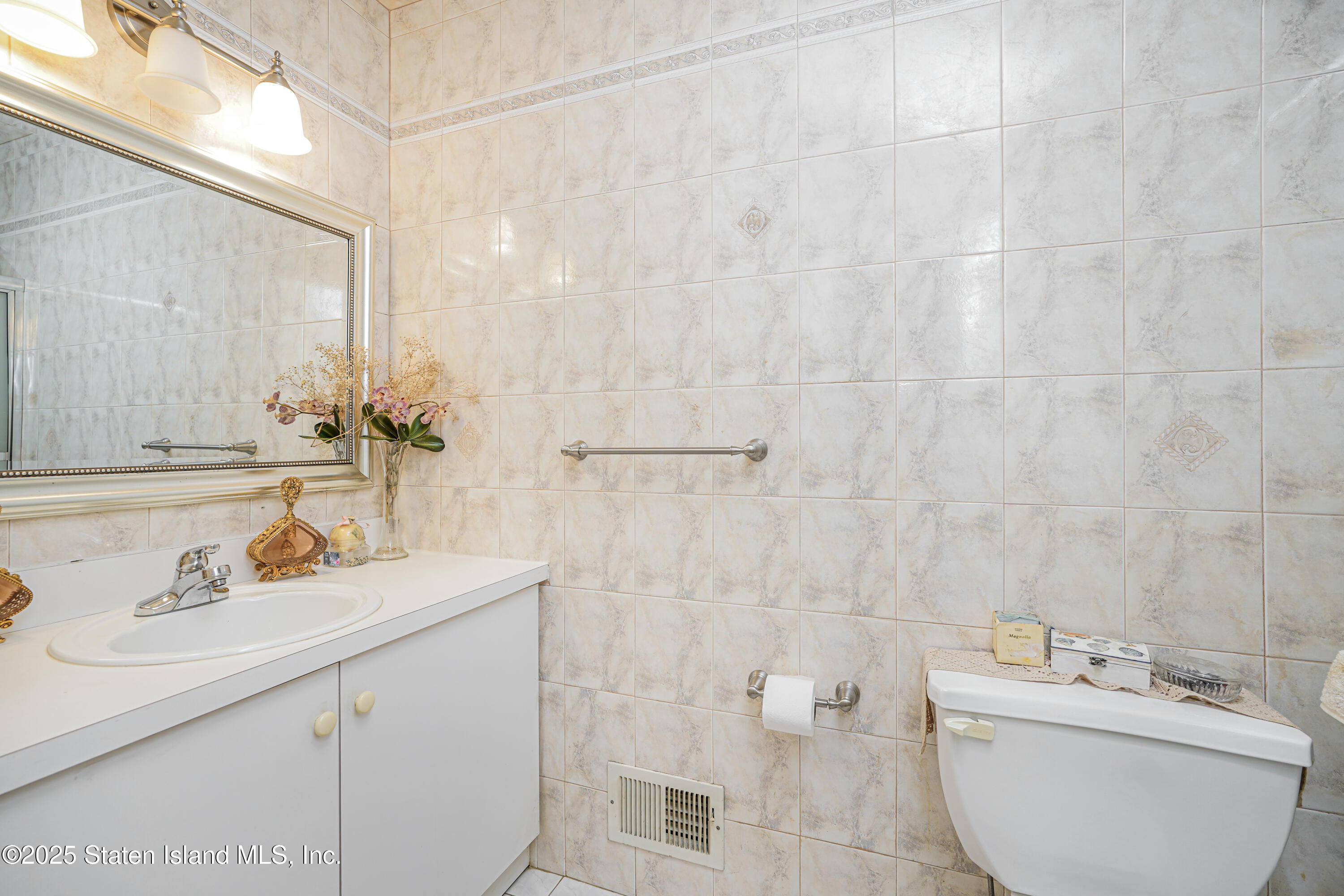 68 Erika Loop Staten Island, NY 10312 - Photo 10 of 29 Photo Apr 24 2025, 4 23 05 AM