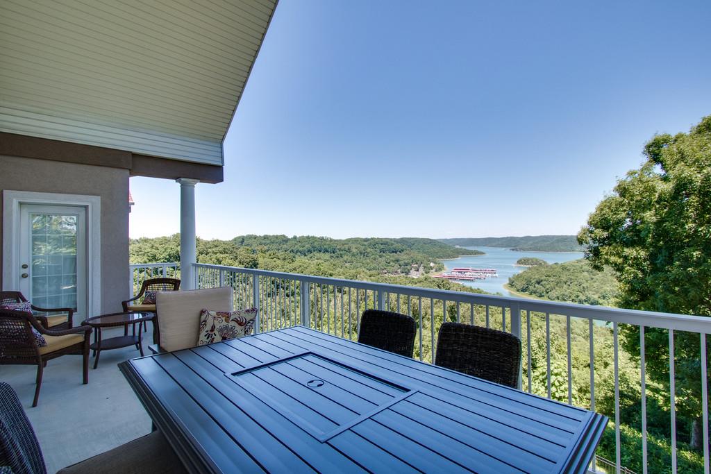 7100 Dale Ridge Road, Unit K6 Lancaster, TN 38569 - Photo 26 of 30 Plenty of space for a table for 6 or 8 as well as a sitting area for 4 or 6