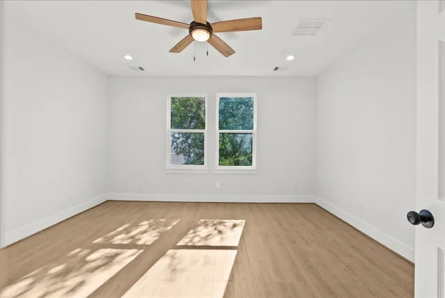 $3,000 | 1910 Bayou Shore Drive, Galveston, TX 77551