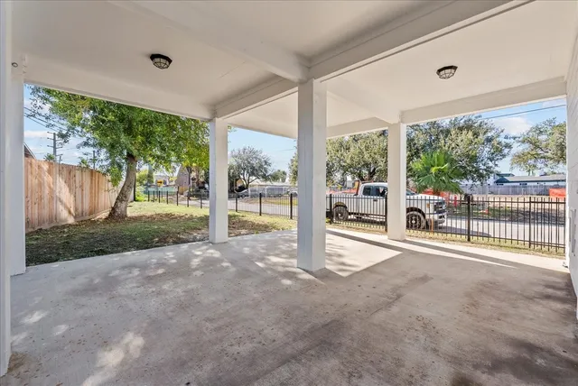 $3,000 | 1910 Bayou Shore Drive, Galveston, TX 77551