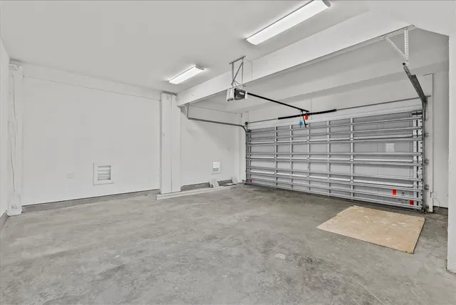 $3,000 | 1910 Bayou Shore Drive, Galveston, TX 77551