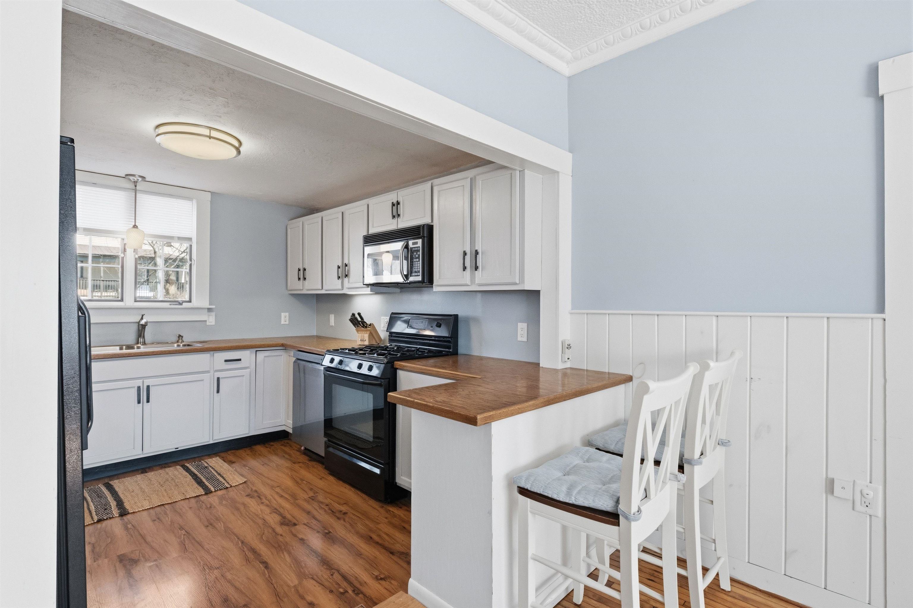 388 Elm Street Laconia, NH 03246 - Photo 12 of 38