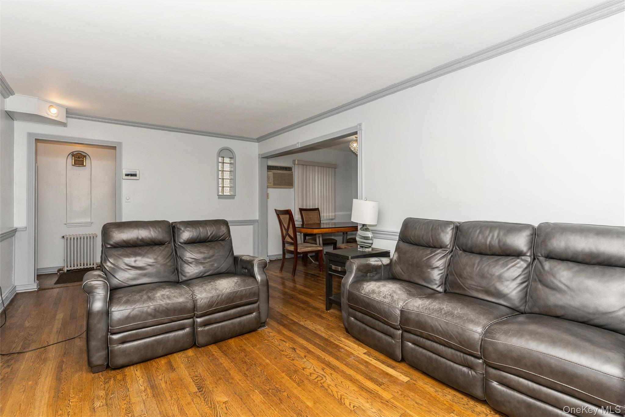 6 Jasper Street Valley Stream, NY 11580 - Photo 4 of 19 a living room with furniture