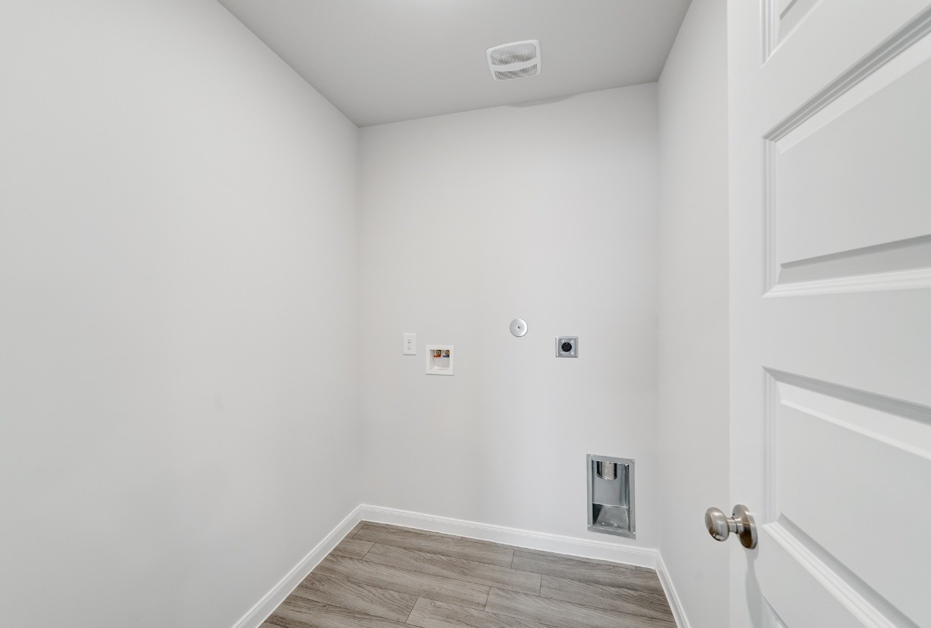 229 Stoney Ridge Hudson, TX 75904 - Photo 5 of 6 laundry