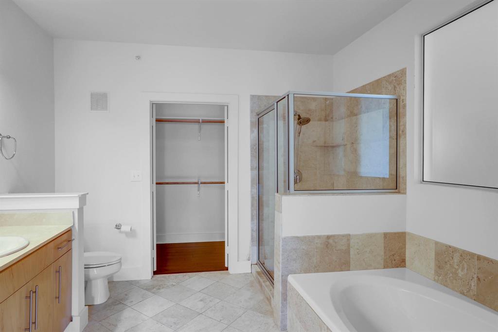 4333 Gilbert Avenue, Unit 215 Dallas, TX 75219 - Photo 12 of 19 a bathroom with a tub toilet and sink