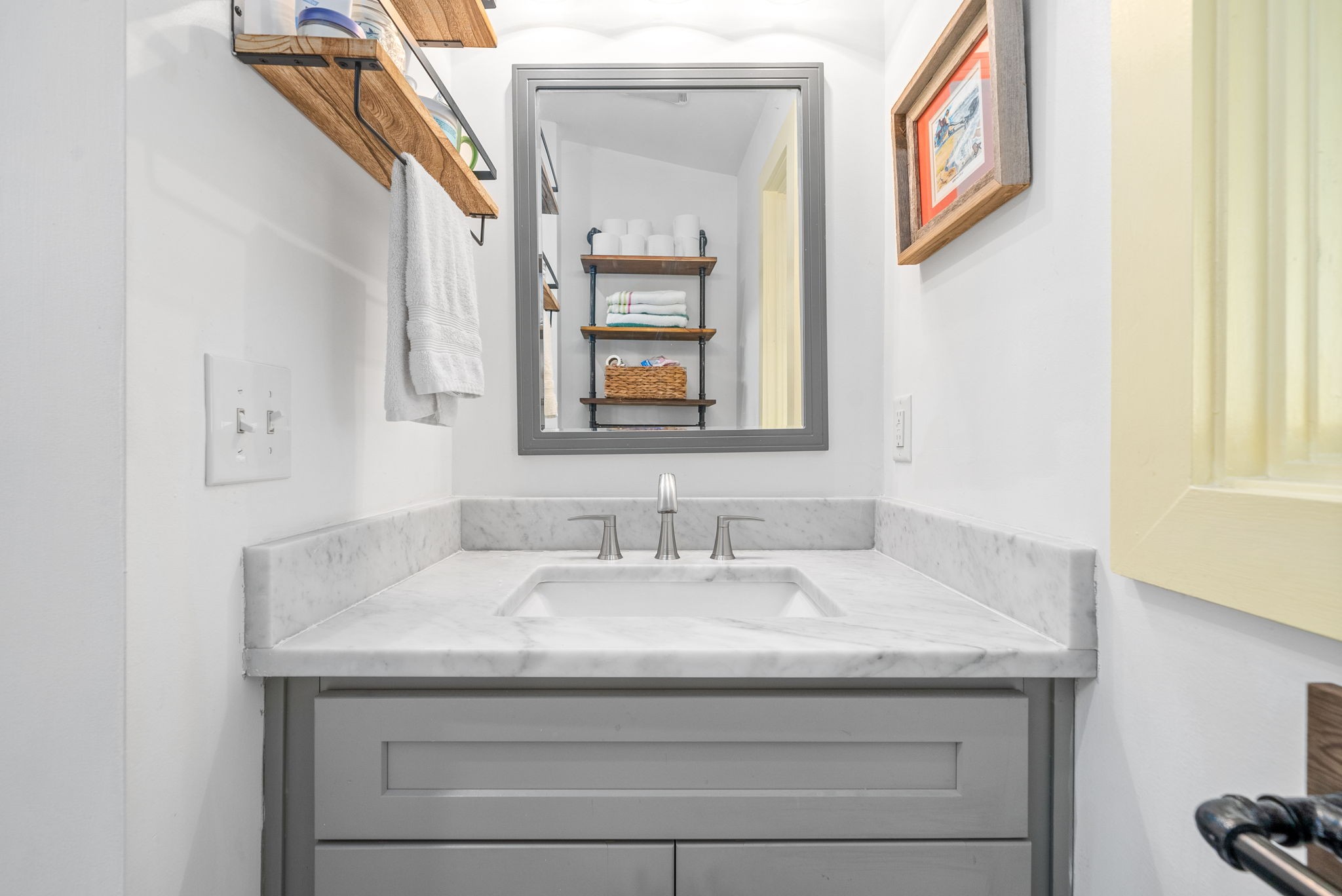 1166 Dale Ridge Road Dowelltown, TN 37059 - Photo 14 of 69 a bathroom with a sink and a mirror