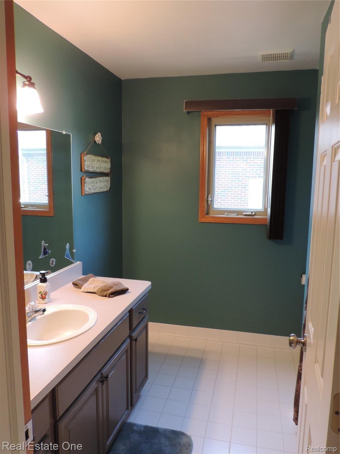 49337 Monte Road New Baltimore, MI 48047 - Photo 48 of 62 DSCN1903.JPG