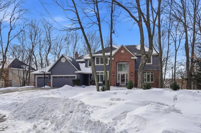 $1,100,000 | 6340 Summit Circle, Chanhassen, MN 55317