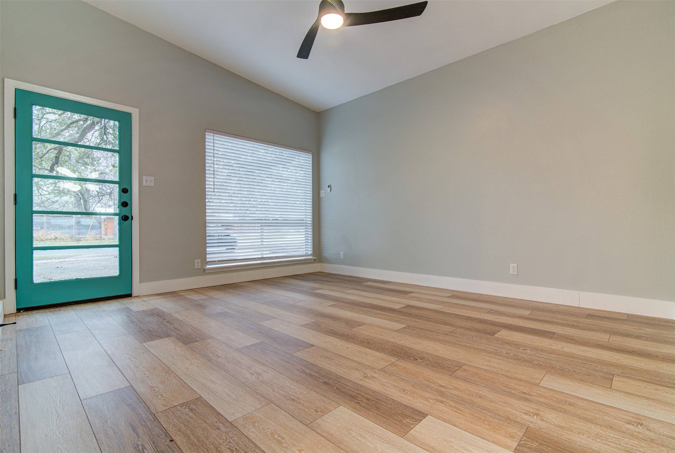 4707 Manchaca Road Austin, TX 78745 - Photo 4 of 23